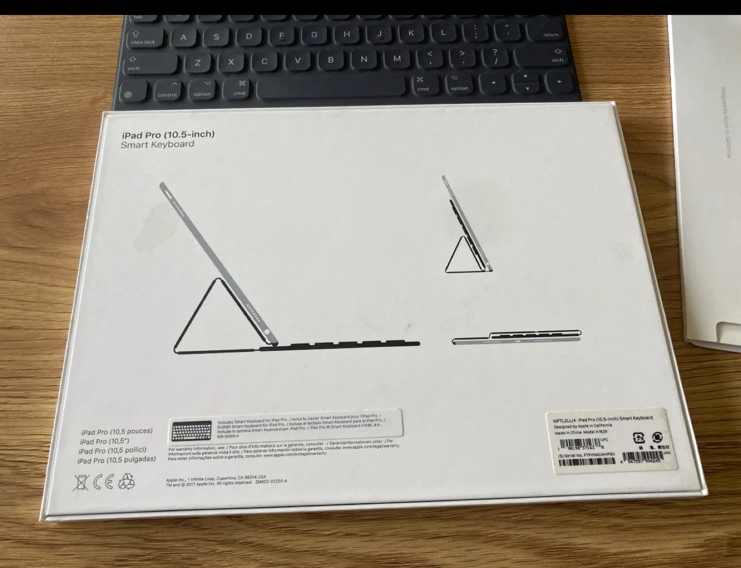 Apple iPad Pro 10.5-inch Smart Keyboard - Like New! image indicator(2)