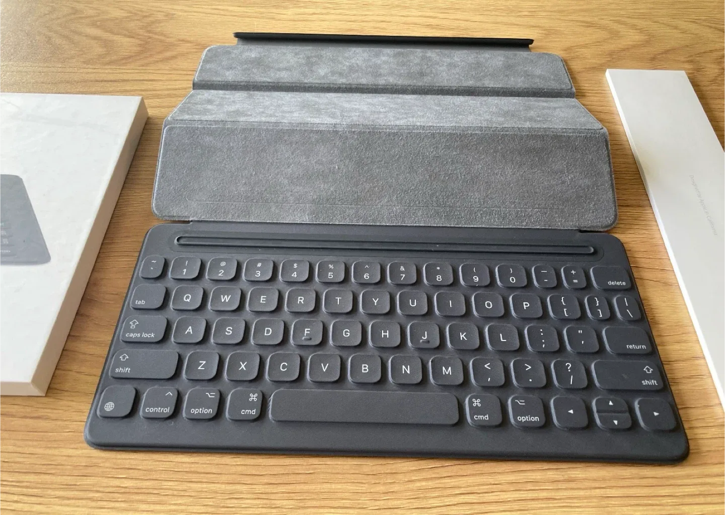 Apple iPad Pro 10.5-inch Smart Keyboard - Like New! image indicator(5)