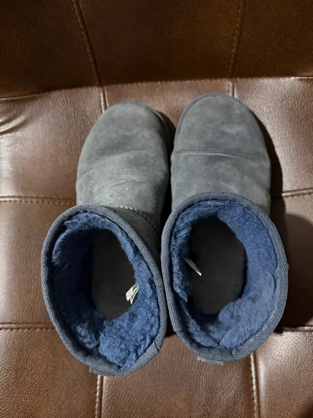 UGG Classic Mini Boots - Size 9 image indicator(2)