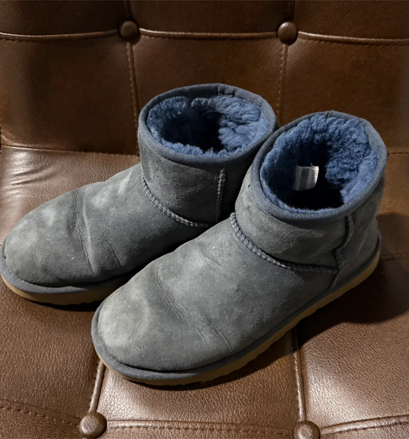UGG Classic Mini Boots - Size 9 image indicator(3)