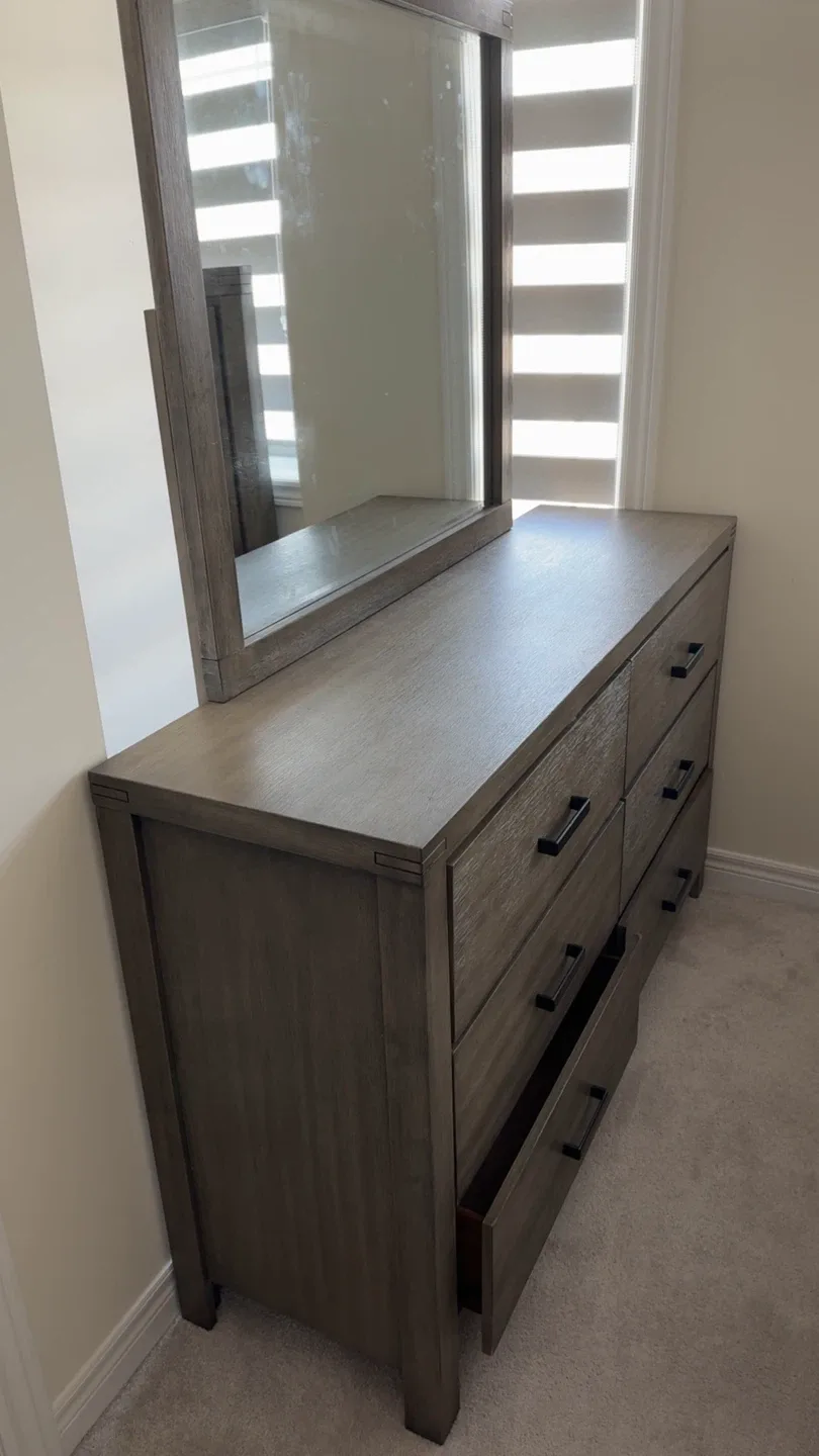 Wood Dresser with Mirror image indicator(3)