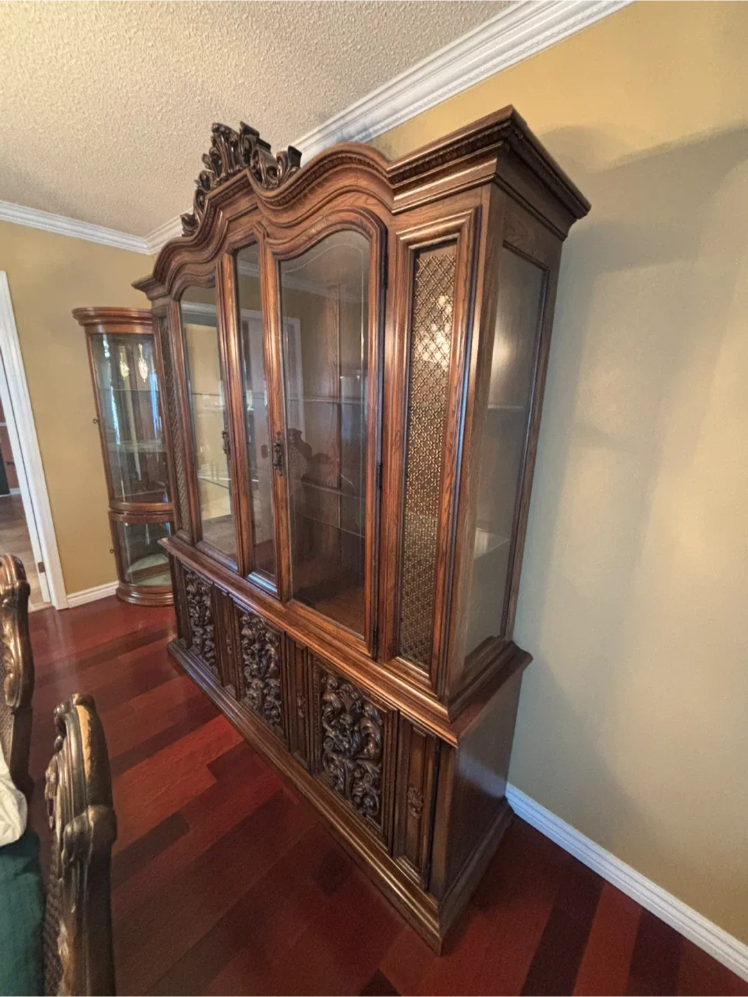 Antique Wooden China Cabinet image indicator(2)