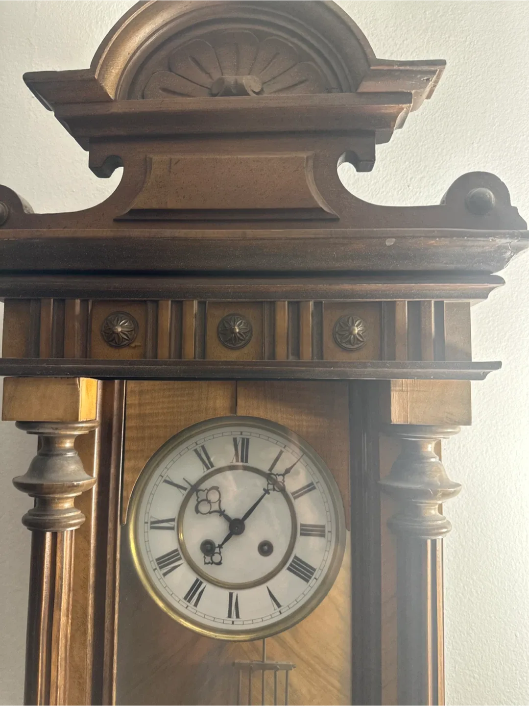 Antique Wooden Pendulum Wall Clock image indicator(2)