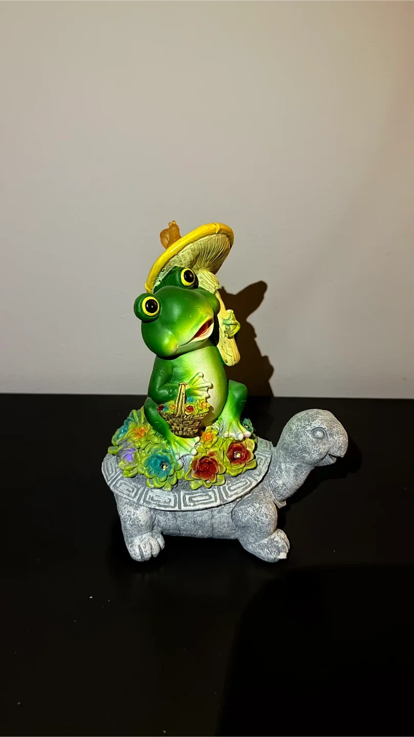 Solar Frog on Turtle Garden Statue image indicator(2)
