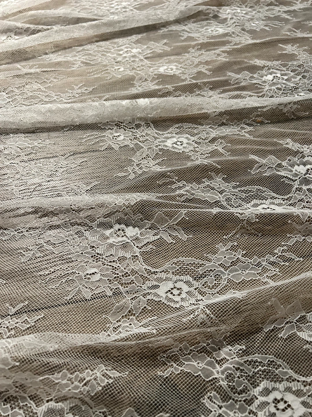 lace  soft white cathedral Veil - photo 3