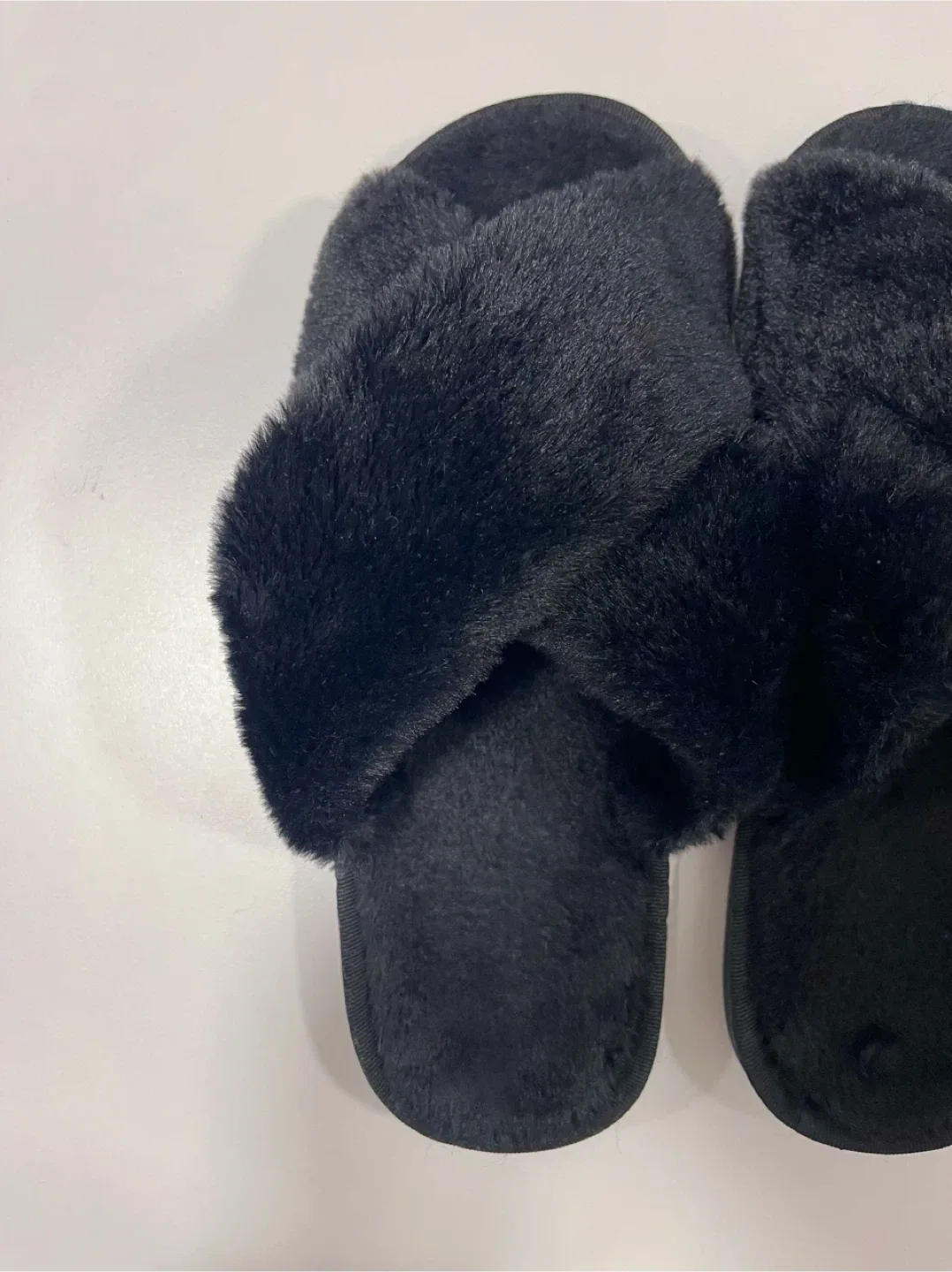 Black Fuzzy Slippers Size 42-43 image indicator(2)
