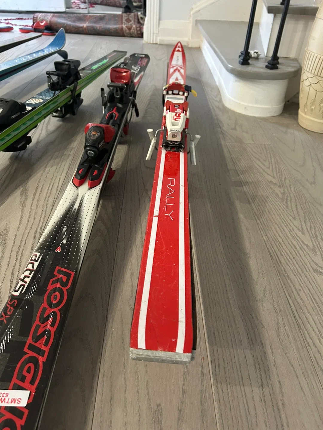 Skis (Skiing Gear) image indicator(3)