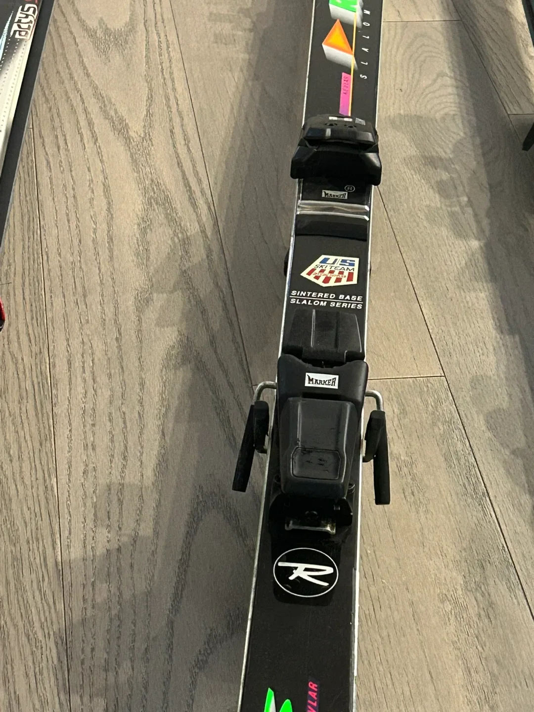 Skis (Skiing Gear) image indicator(6)