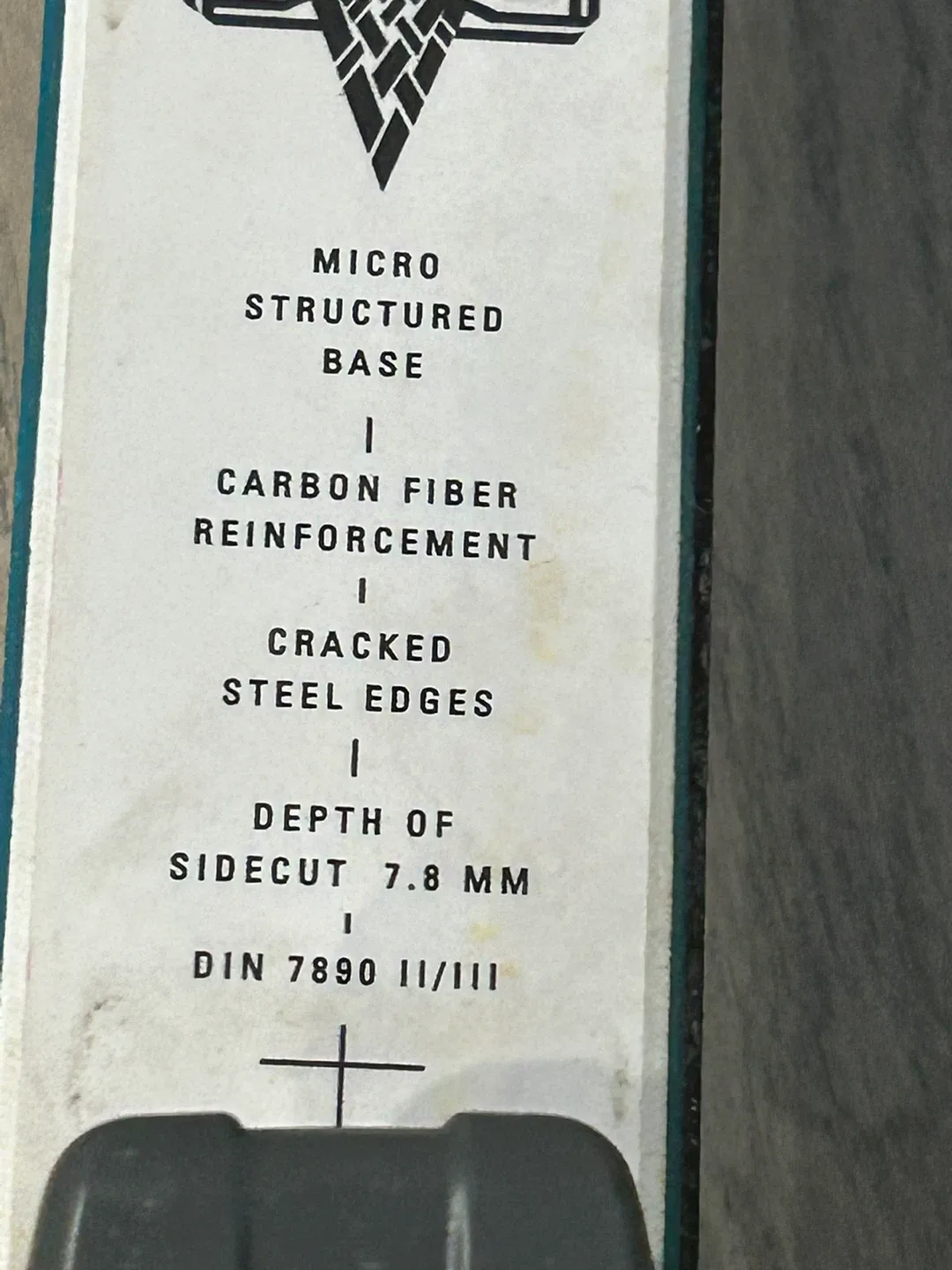 Skis (Skiing Gear) image indicator(10)