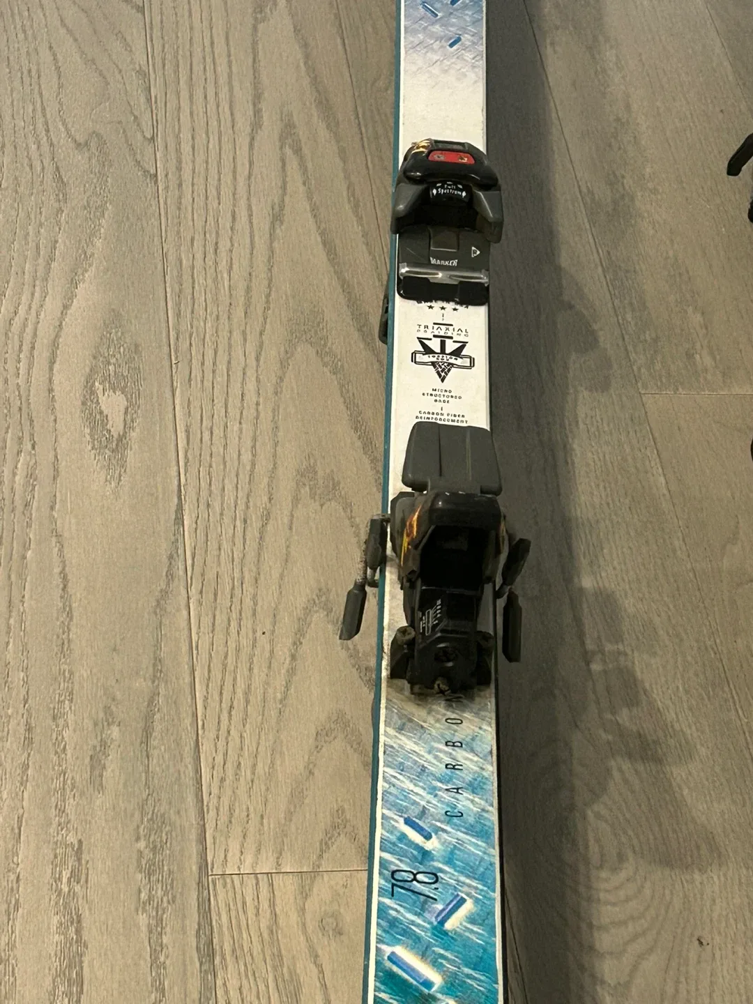 Skis (Skiing Gear) image indicator(7)