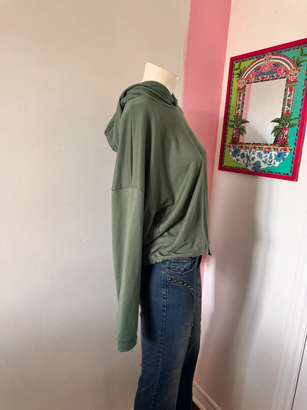 Girl’s Green Hoodie image indicator(4)