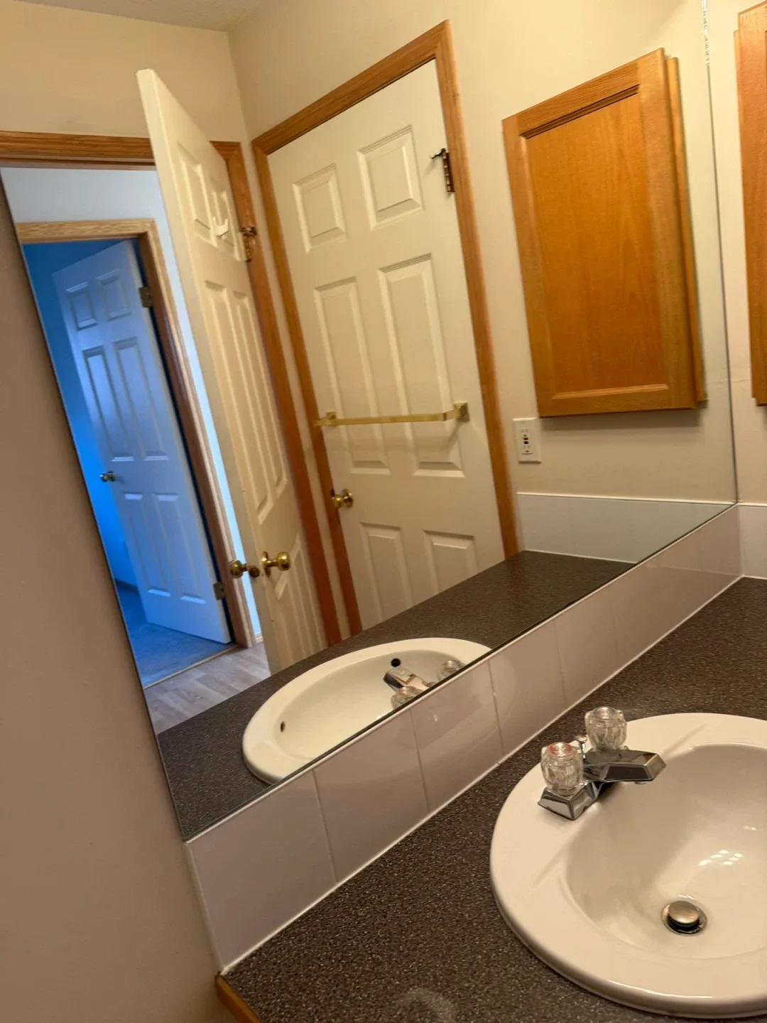 Town house for rent garage parking image indicator(9)