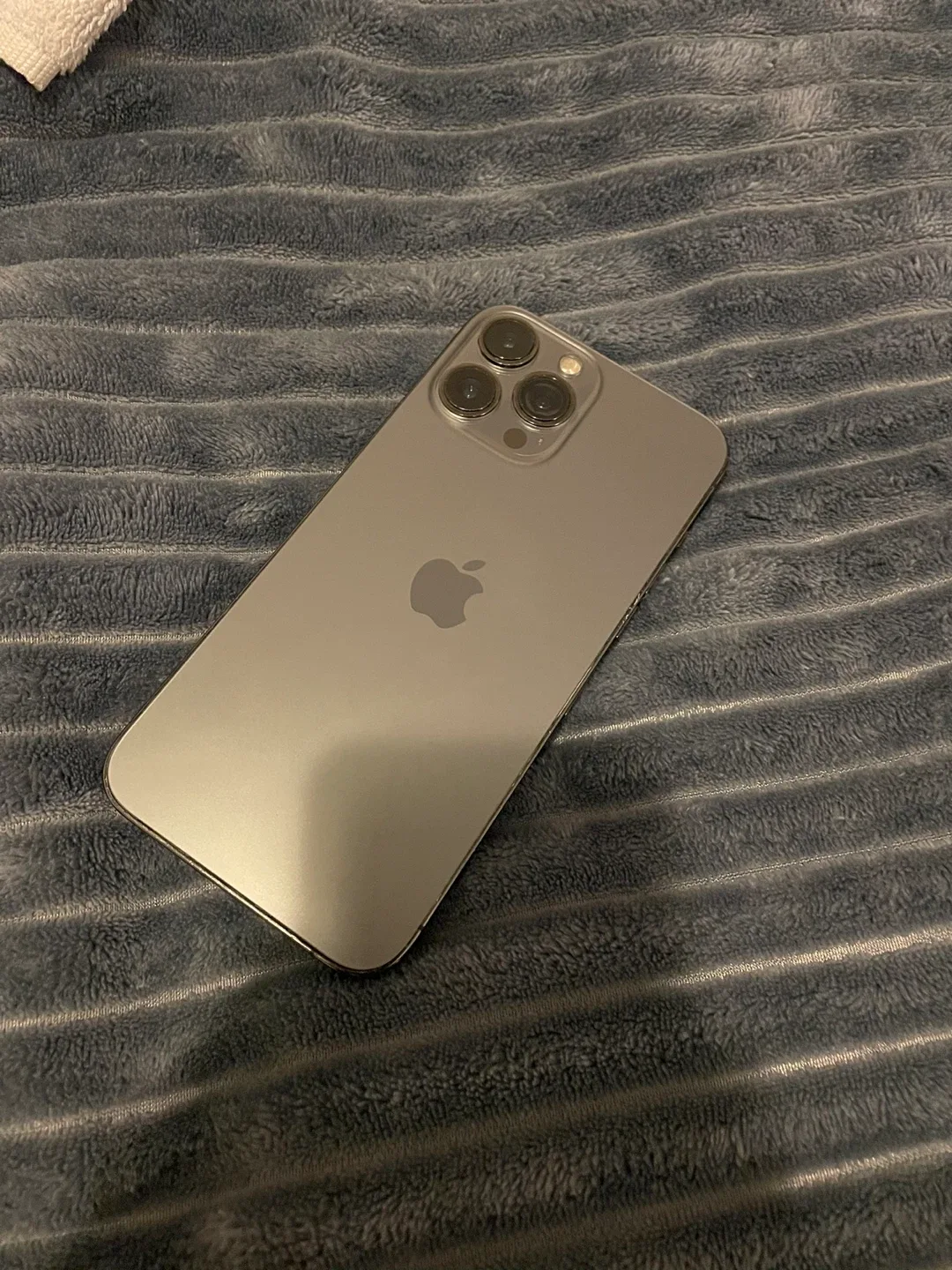 iPhone 13 Pro Max thumbnail