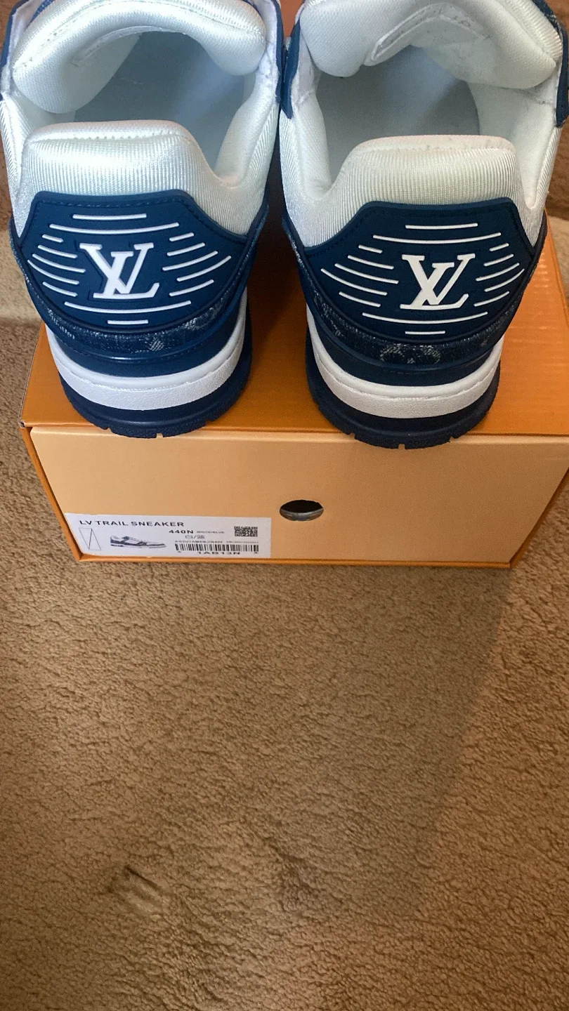 Louis Vuitton Bundle image indicator(5)