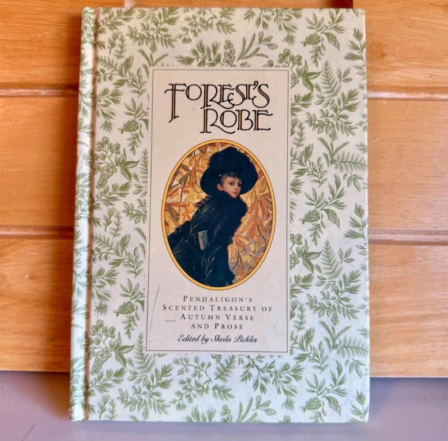 Forest's Robe Penhaligon's Scented Treasury Autumn Verse & Prose image indicator(9)