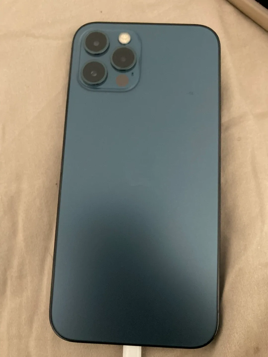 AT&T iPhone 256gb image indicator(2)