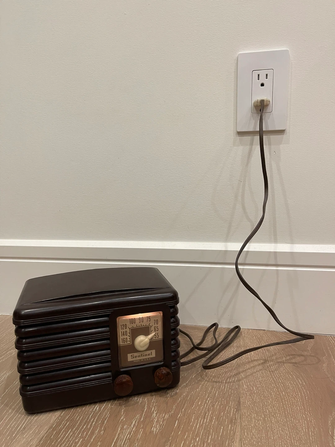 Vintage Sentinel Radio Model 309-W