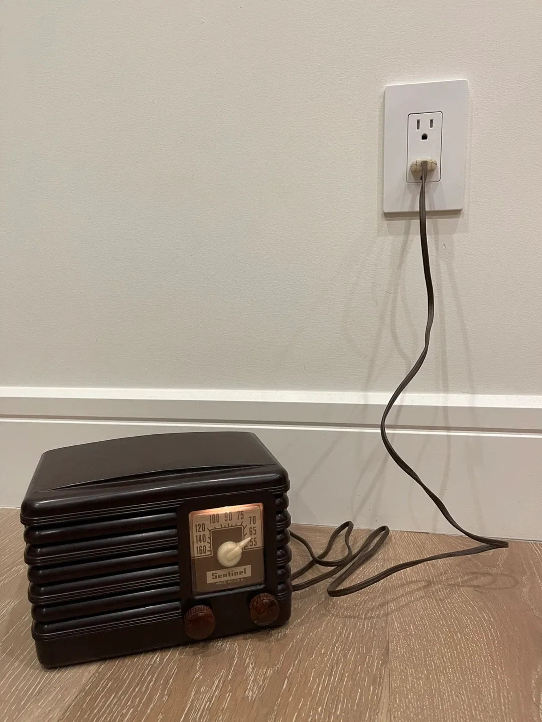 Vintage Sentinel Radio Model 309-W