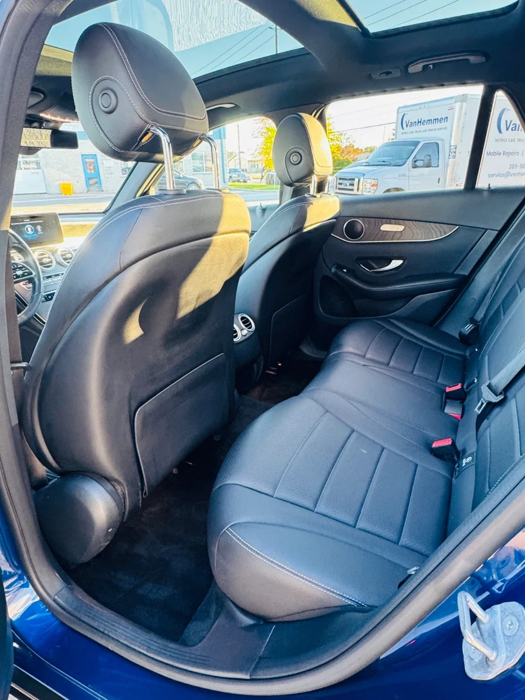 Mercedes-Benz GLC 300 Blue SUV image indicator(8)