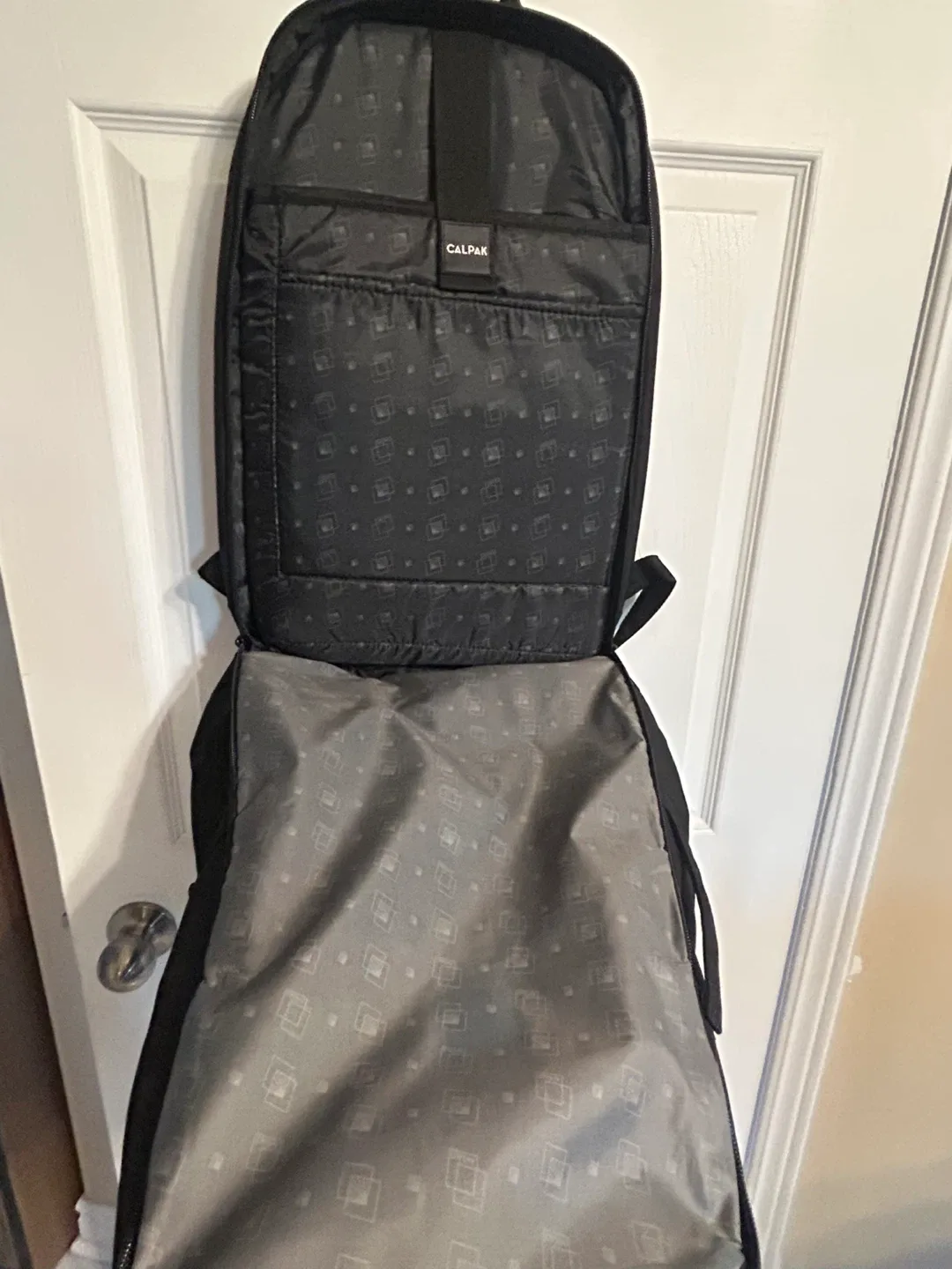 Calpak Glenroe Travel Backpack image indicator(5)