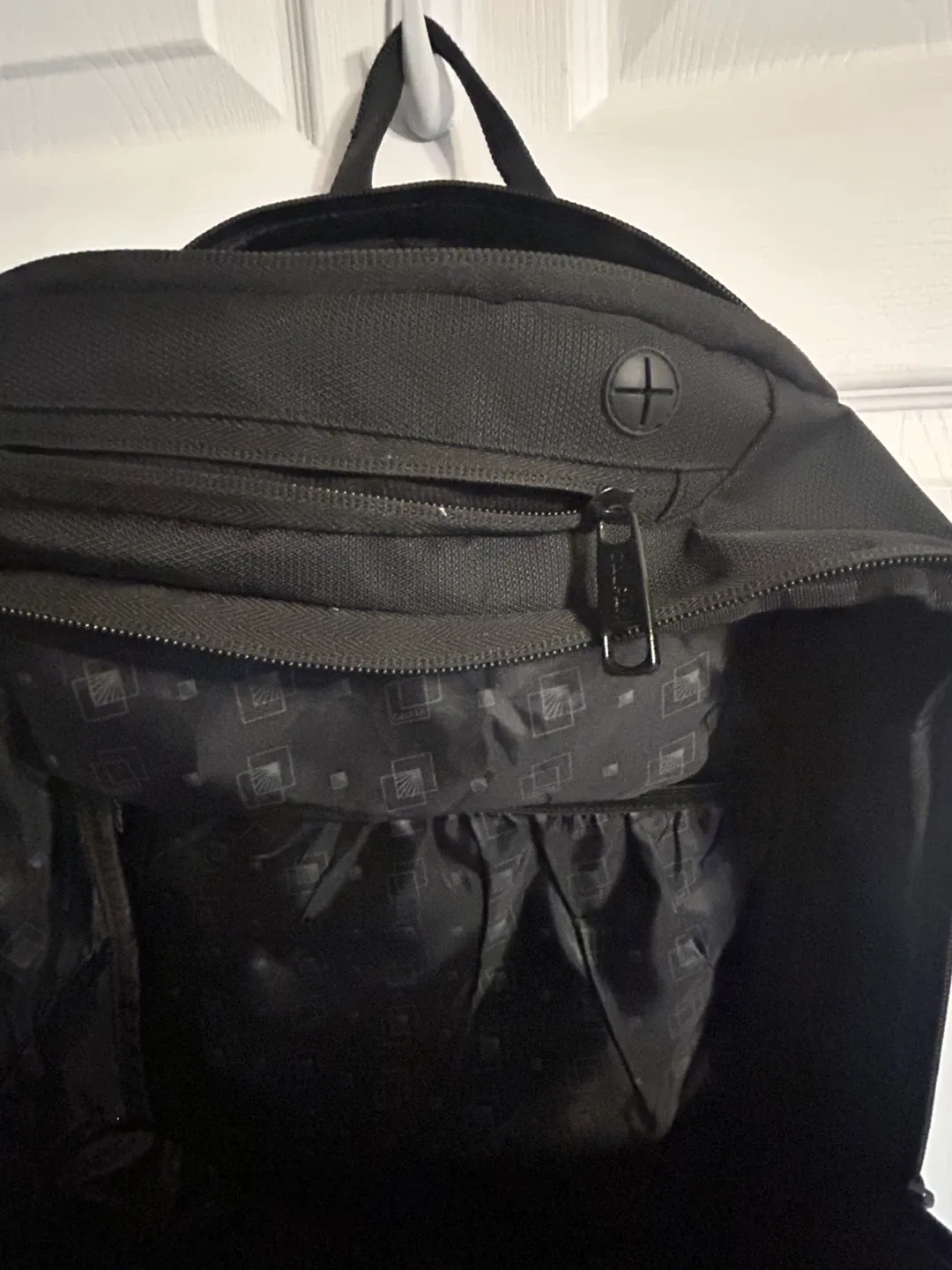 Calpak Glenroe Travel Backpack image indicator(3)