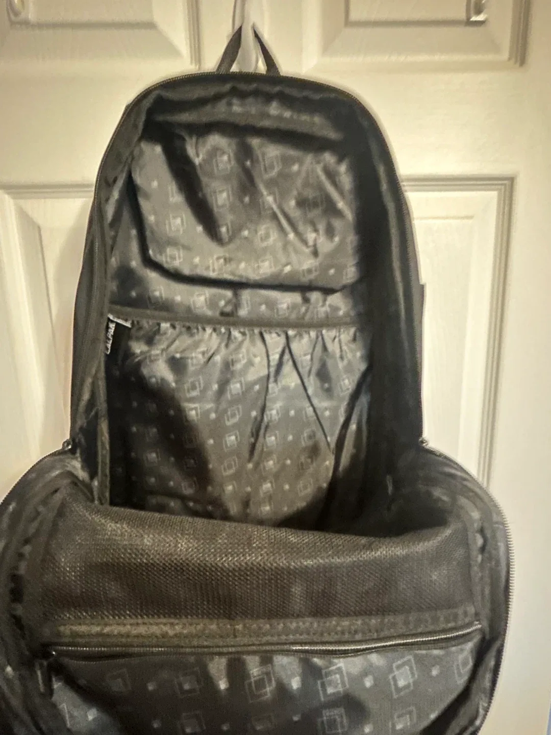 Calpak Glenroe Travel Backpack image indicator(6)