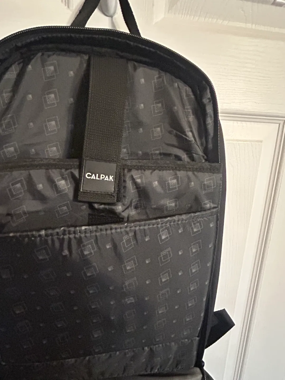 Calpak Glenroe Travel Backpack image indicator(4)