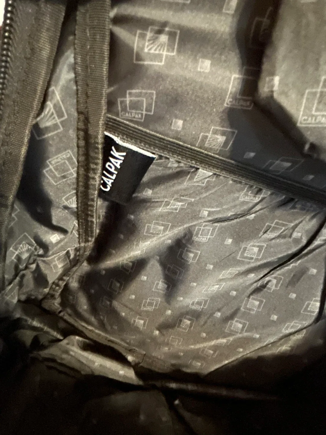 Calpak Glenroe Travel Backpack image indicator(8)