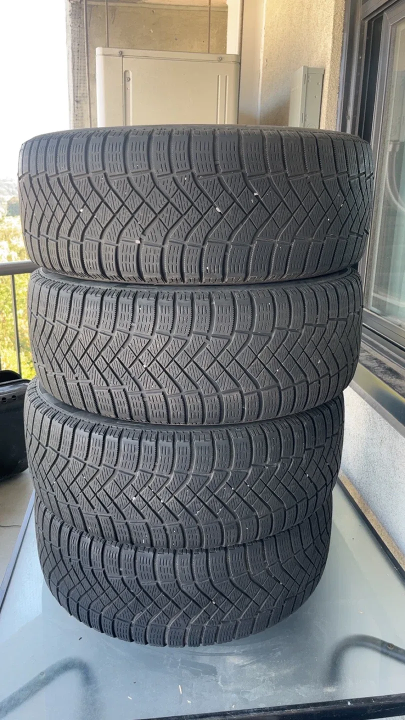 Set of 4 Winter Tires 215/55 R16 image indicator(2)