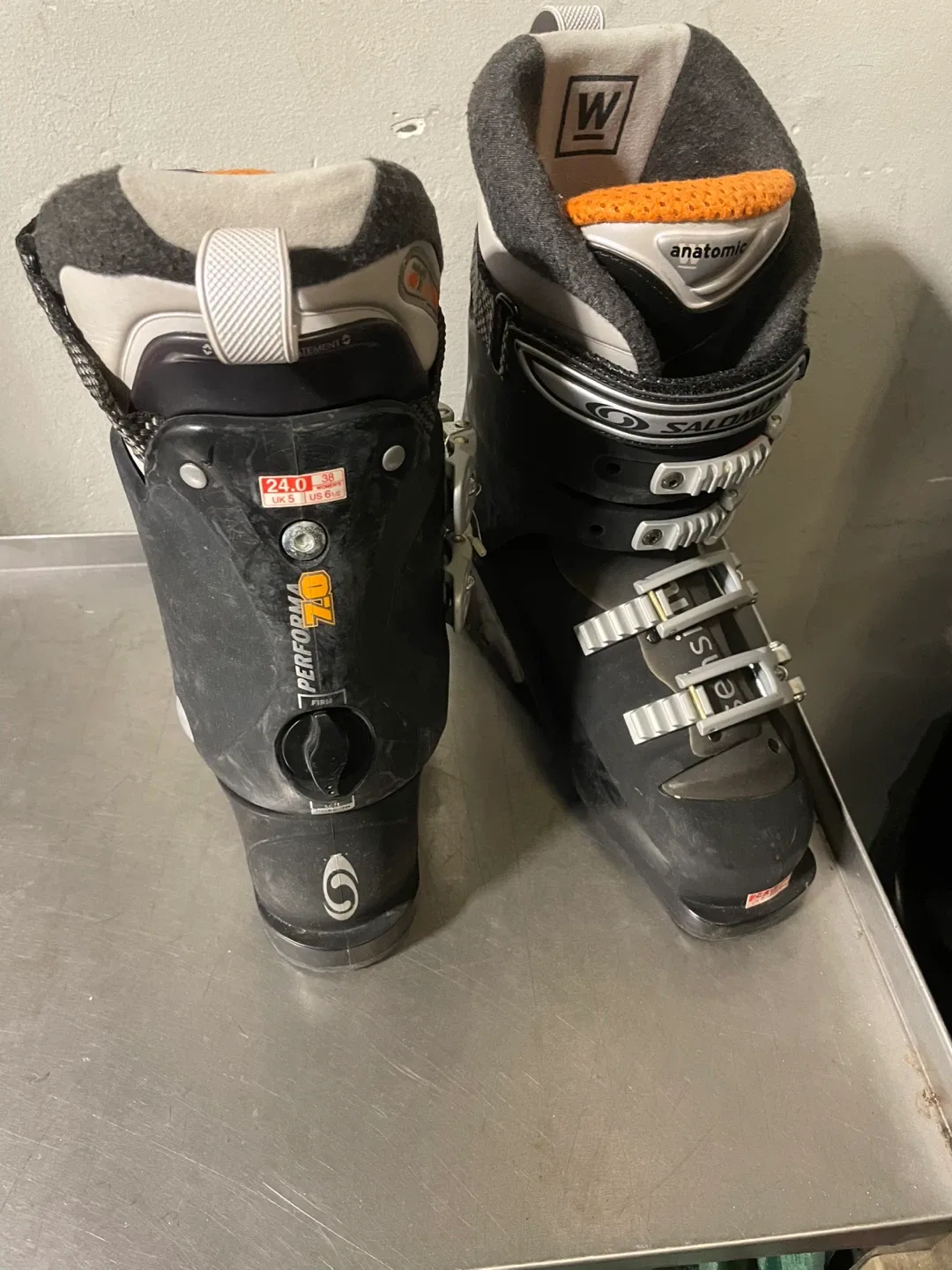 Solomon Perform 7.0 Ski boots size 6 1/2 USA image indicator(2)