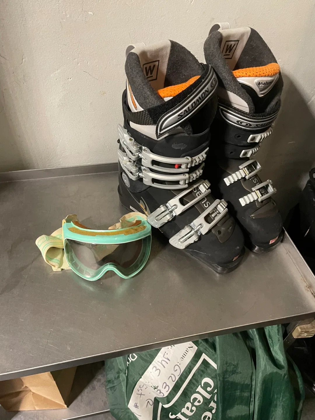 Solomon Perform 7.0 Ski boots size 6 1/2 USA image indicator(5)