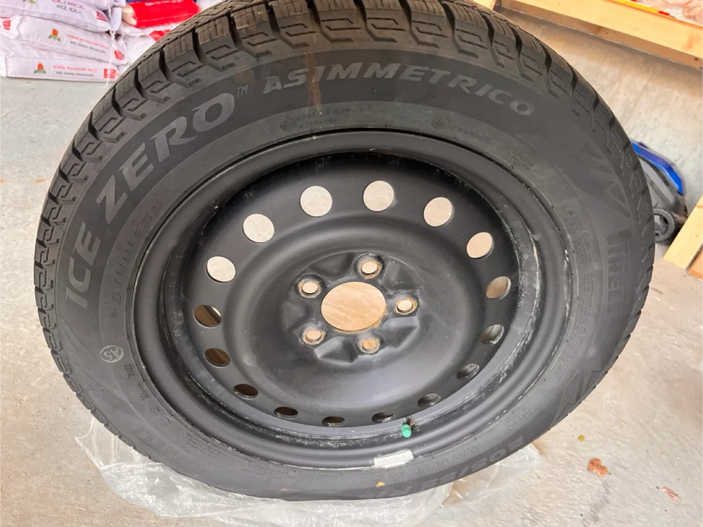 Pirelli Ice Zero Asimmetrico Winter Tire image indicator(4)