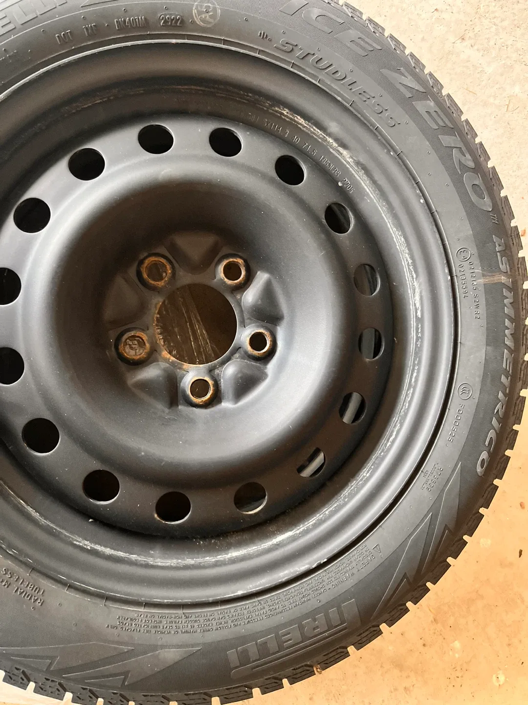 Pirelli Ice Zero Asimmetrico Winter Tire image indicator(2)