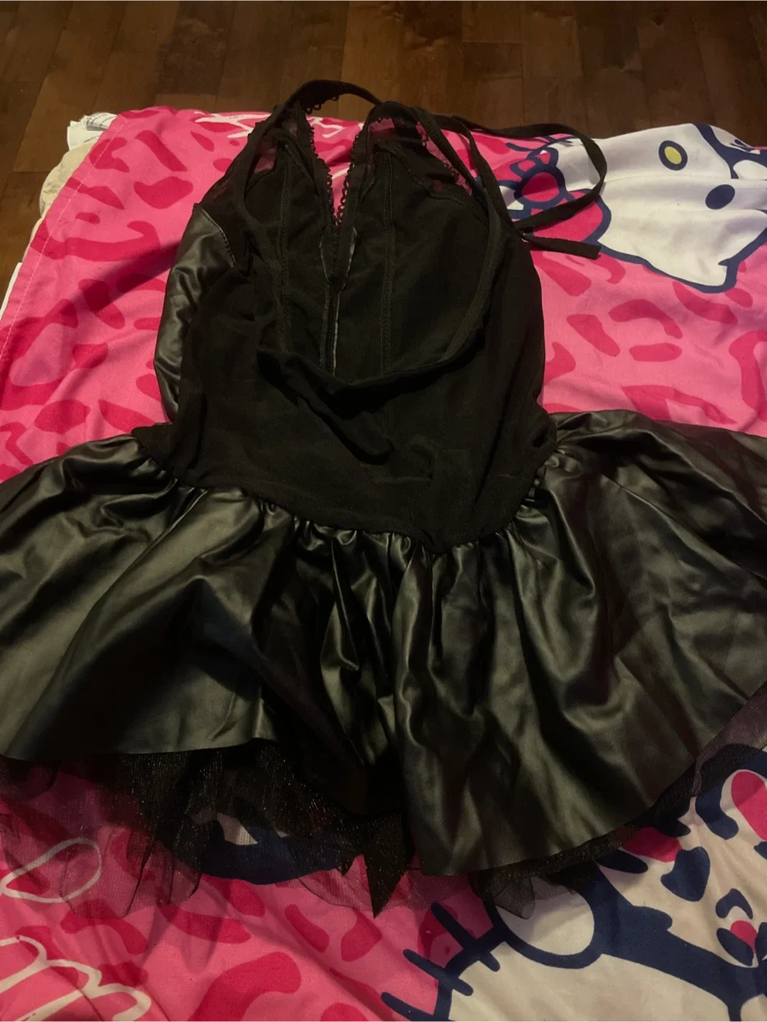 Black lace dress image indicator(3)