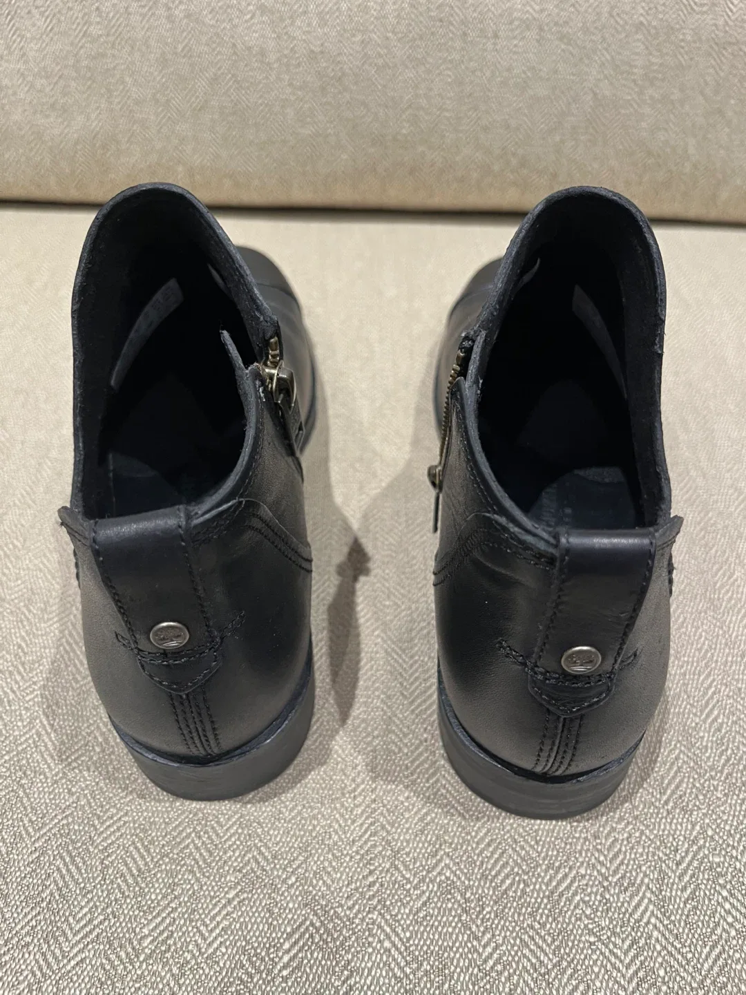 Timberland Women’s Black Boots image indicator(3)