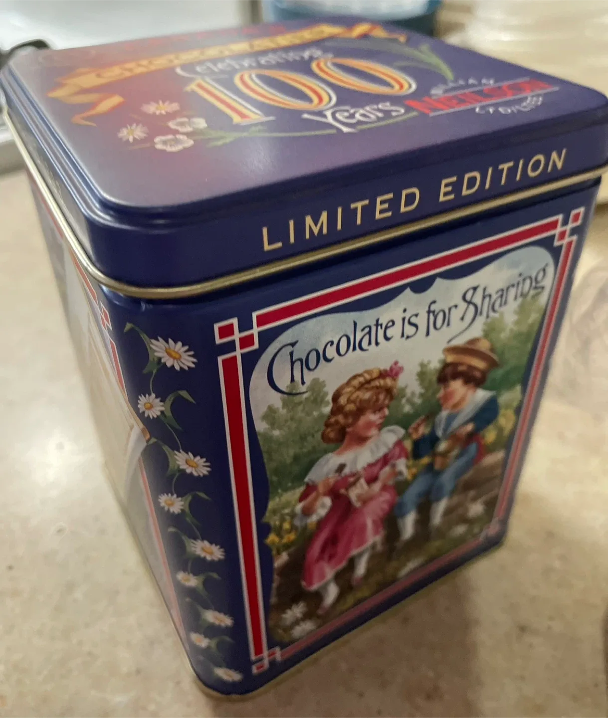 William Neilson Chocolates Limited Edition Tin image indicator(4)