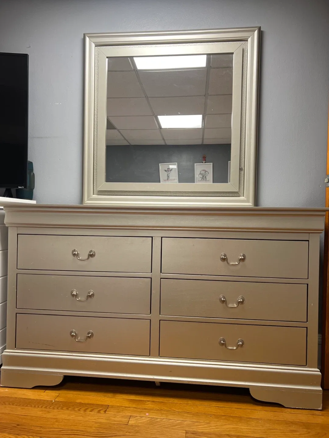 Silver Dresser with Mirror image indicator(2)