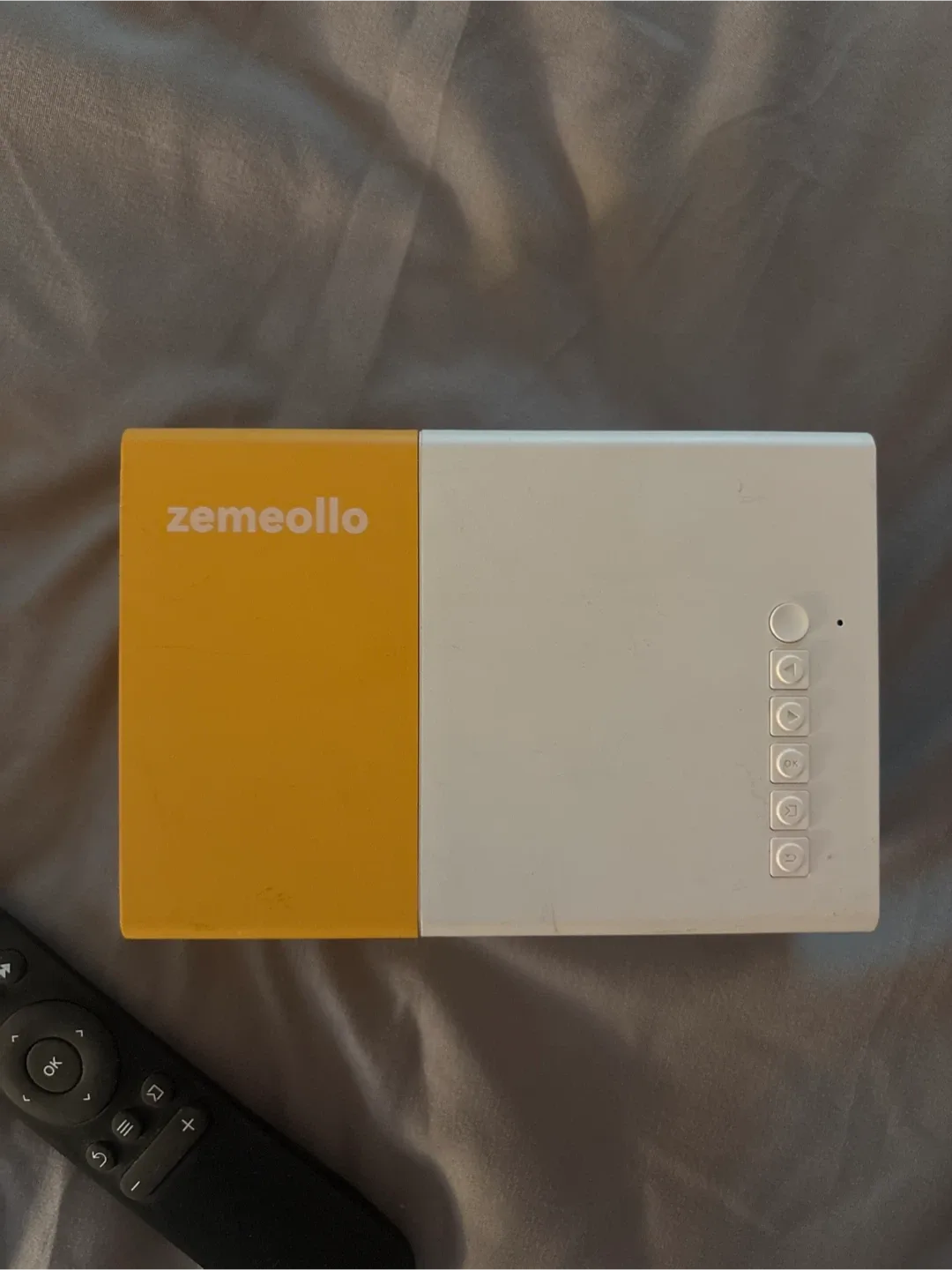 Zemeollo Mini Projector image indicator(3)