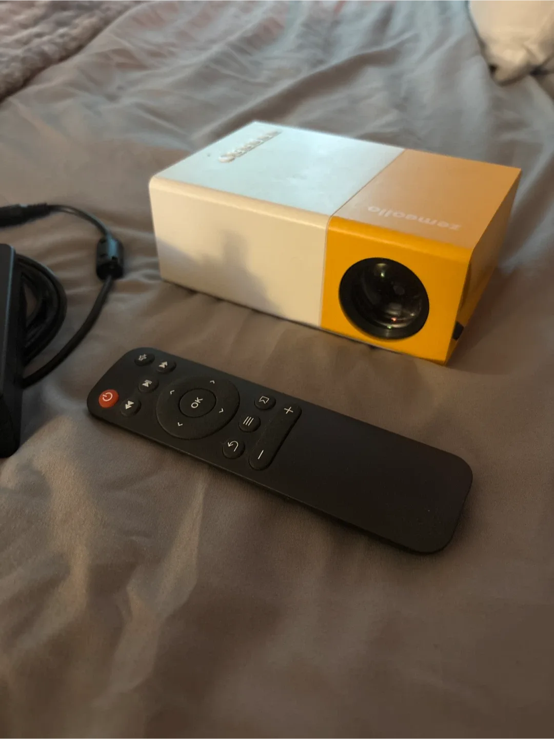 Zemeollo Mini Projector image indicator(2)