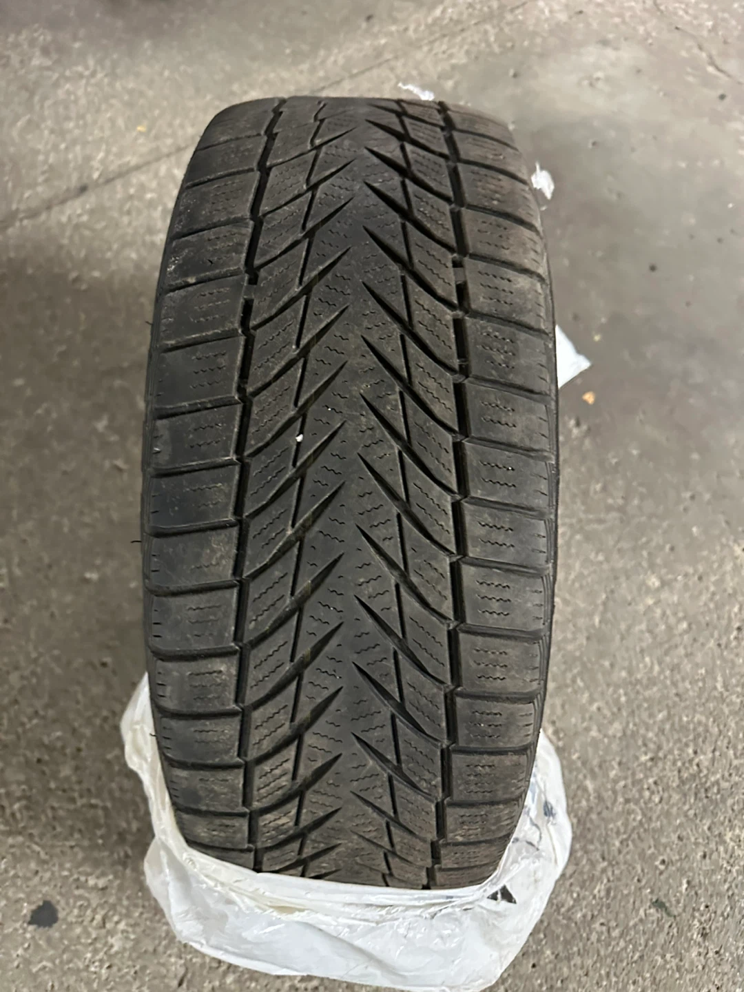 Winter tires 235/45/18 Toyota Camry - photo 4