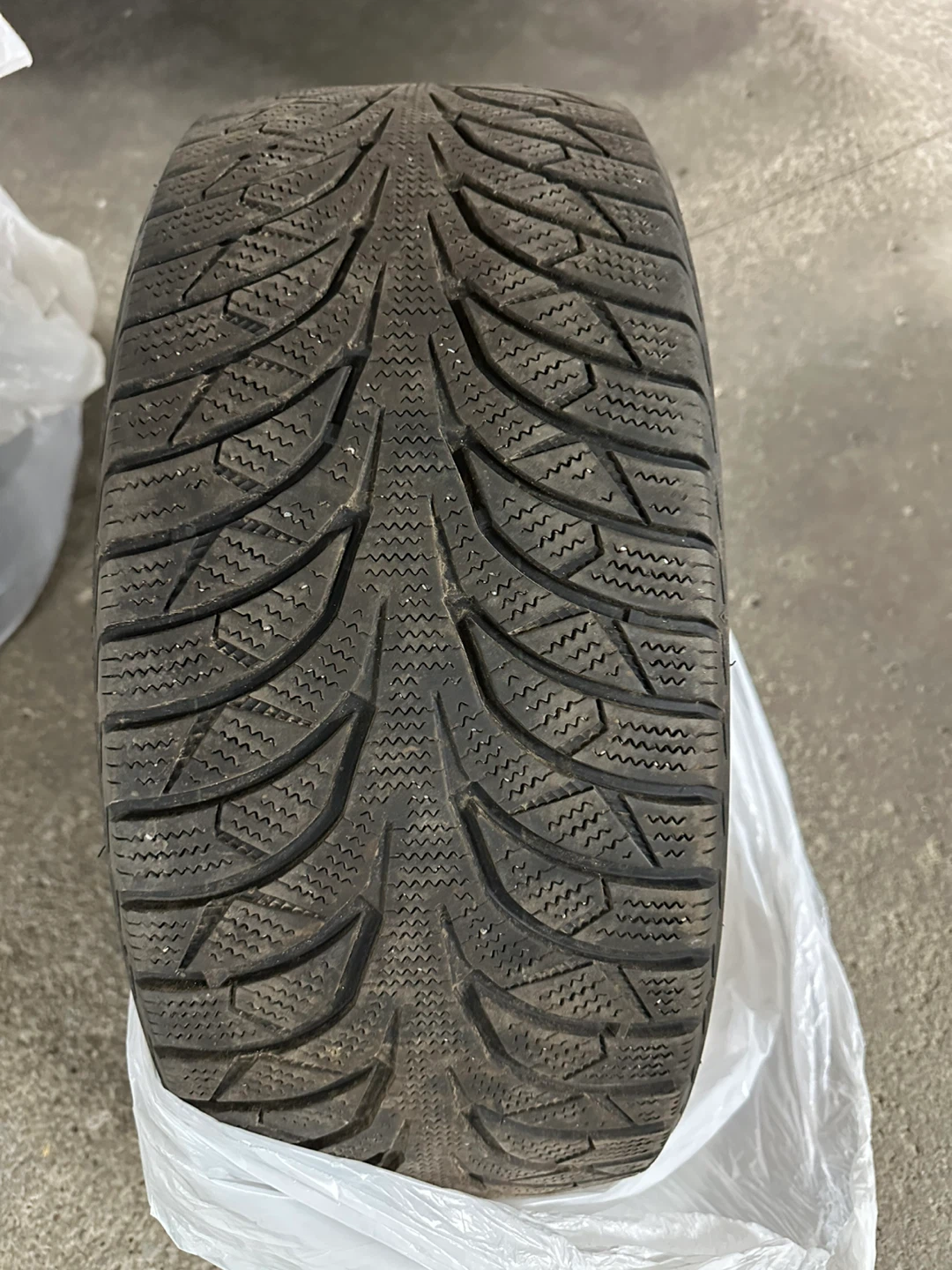 Winter tires 235/45/18 Toyota Camry - photo 3