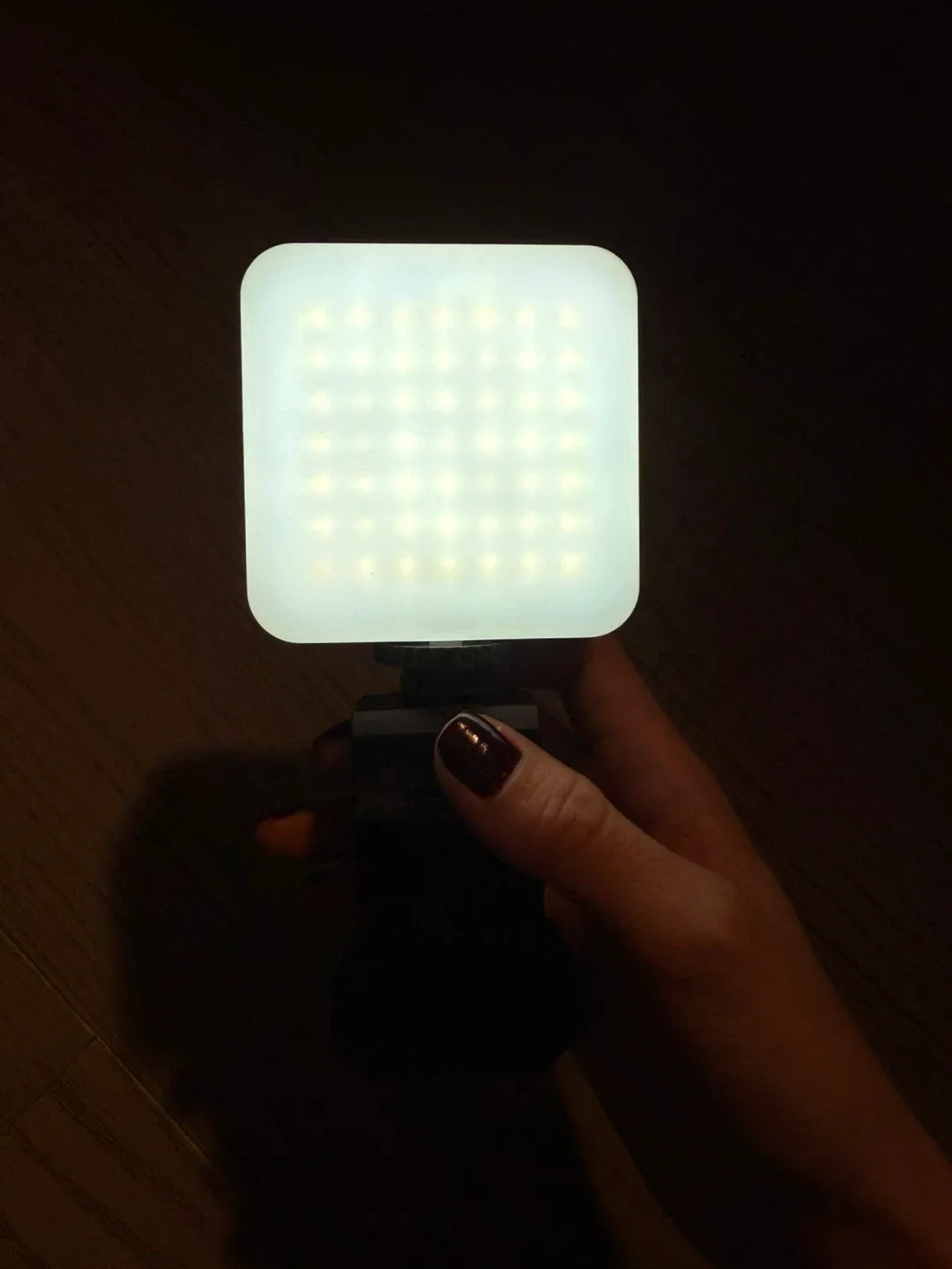 Portable Clip-On LED Video Light image indicator(2)