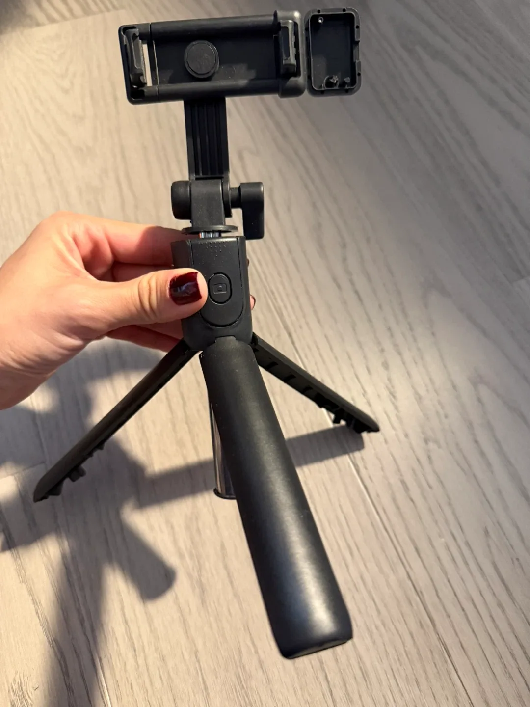 Black Tripod Selfie Stick image indicator(2)