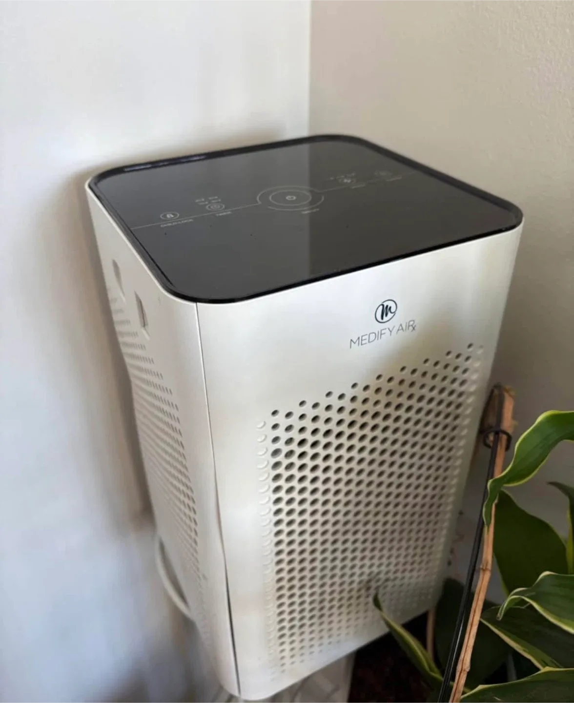 Medify Air Purifier - White image indicator(2)