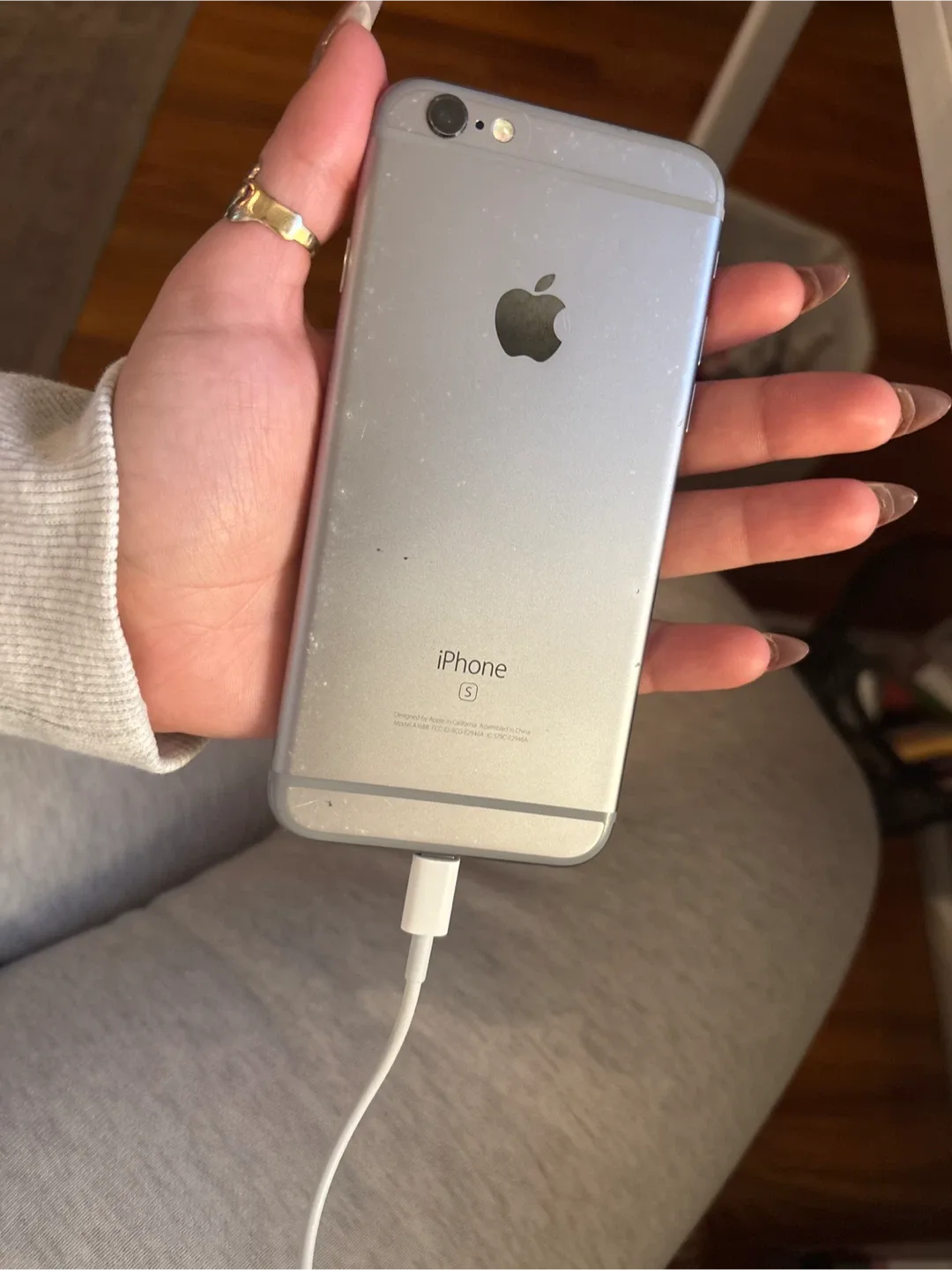 Apple iPhone 6s - Silver image indicator(3)