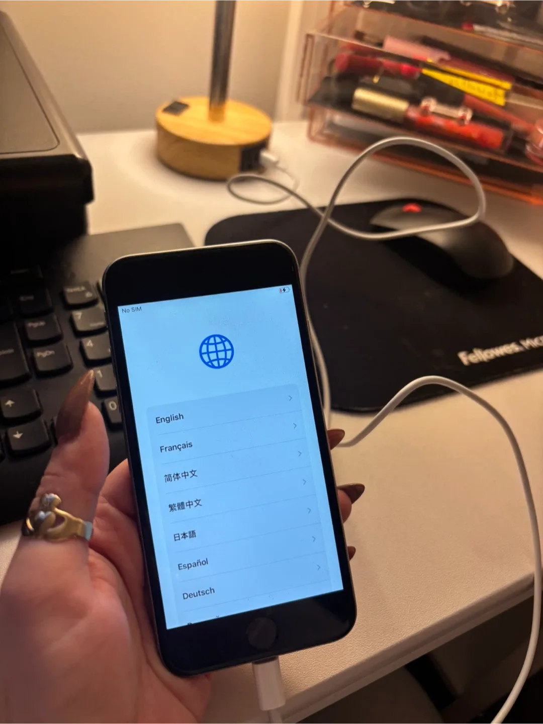 Apple iPhone 6s - Silver image indicator(5)