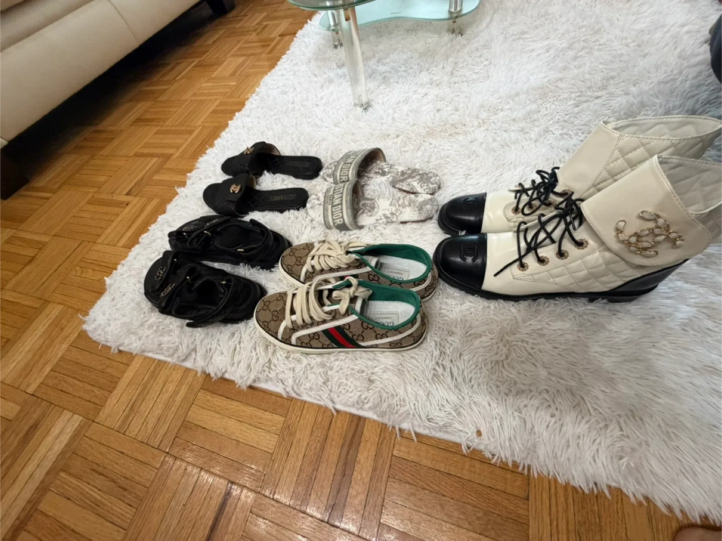 Assorted designer shoes: Chanel, Dior, Gucci image indicator(3)