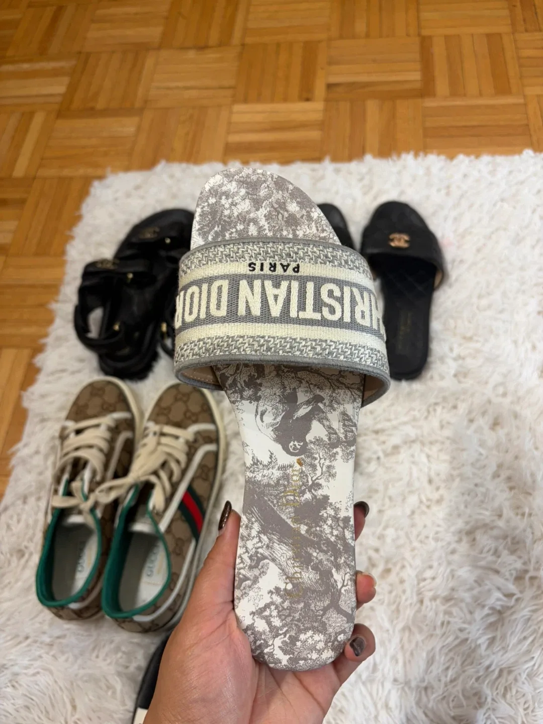 Assorted designer shoes: Chanel, Dior, Gucci image indicator(6)