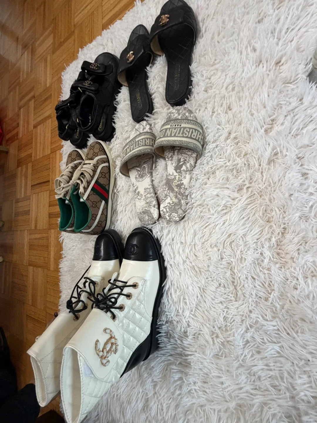 Assorted designer shoes: Chanel, Dior, Gucci image indicator(2)