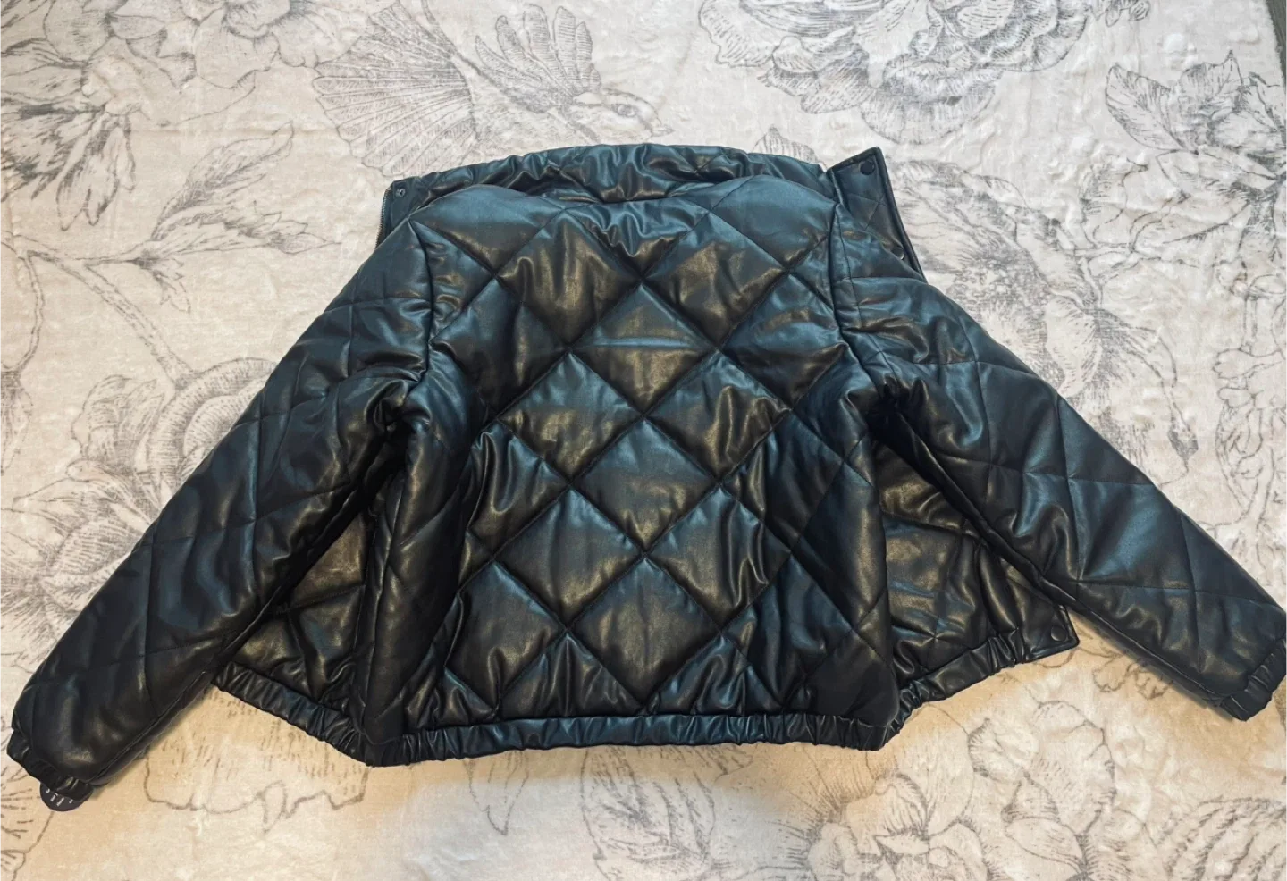 Brand New CiSono Vegan Leather Quilted Puffer Jacket – M image indicator(4)